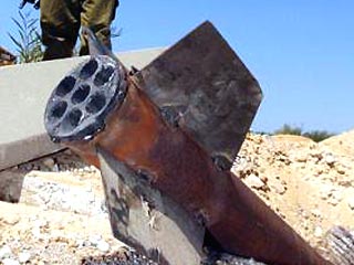 Палестинские террористы нанесли сегодня серьезный удар по израильскому обществу. Впервые ракета "Кассам-3" упала на один из крупных израильских городов - Ашкелон