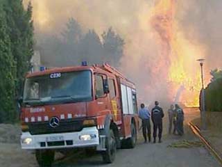 Более 12 тыс. человек пришлось эвакуировать испанским спасателям из-за сильнейшего пожара, который бушует в Каталонии