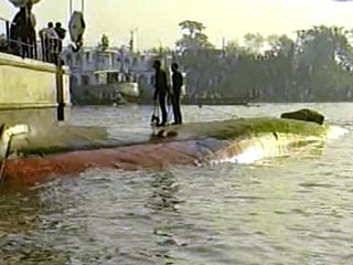 В Индии перевернулся и затонул паром - более 20 погибших