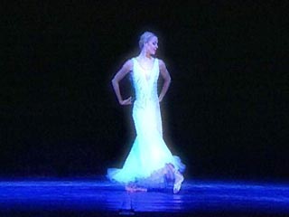 Между Анастасией Волочковой и руководством Большого театра назревает конфликт - балерина отказывается подписать предложенный ей контракт с театром, рассчитанный до 31 декабря 2003 года, а не на целый год
