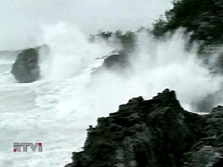 Самый мощный за последние 50 лет тропический ураган, получивший название "Фабиан", обрушился на Бермудские острова. Урагану присвоена 3-я категория по 4-балльной шкале