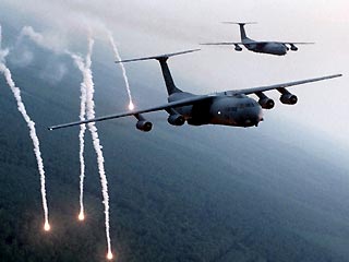 Американский военный самолет был обстрелян в небе над Багдадом
