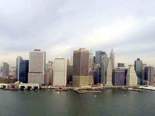 Спустя два года после террористических актов 11 сентября 2001 года жители Нью-Йорка по-прежнему не чувствуют себя в безопасности, и они по-прежнему не уверены, что террор не обрушится на них снова
