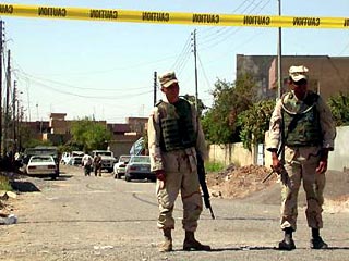 По меньшей мере один иракец убит и около 50 человек, в том числе шесть американцев, получили ранения в результате взрыва начиненного взрывчаткой автомобиля в североиракском городе Эрбиль