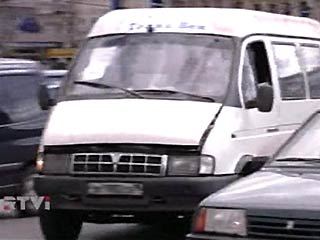 В среду днем около дома 16/11 на Изумрудной улице произошло столкновение пассажирской "Газели" и автомашины "Жигули"
