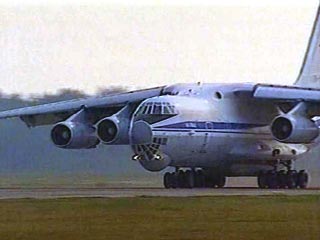 В конце недели военно-транспортный самолет Ил-76 российских ВВС, следовавший из Сьерра-Леоне в Россию, совершил посадку в ливийской столице для заправки