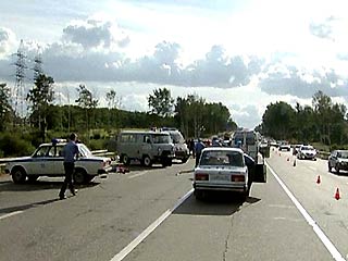 На 304-м километре трассы столкнулись микроавтобус Renault Traffic из Белоруссии и легковой автомобиль Nissan Sunny, зарегистрированный в городе Сафоново Смоленской области