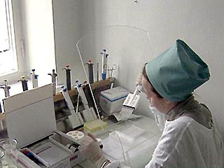 Зампред бюджетного комитета Госдумы Михаил Задорнов сообщил сегодня на пресс-конференции в Москве, что в России разработка вакцины против СПИДа ведется еще с 1996 года, причем этим занимаются 3 независимые лаборатории