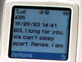 Жена африканского депутата подала на развод, прочитав SMS для любовницы