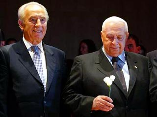 Ветеран ближневосточного мирного процесса и "почетный голубь израильского правительства" Шимон Перес отпраздновал свое 80-летние