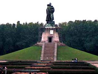 1 октября будет демонтирована статуя советского солдата в Трептов-парке