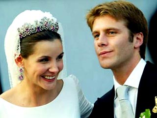 Бракосочетание 32-летнего принца Савойского Эммануила Филиберто и 34-летней французской актрисы Клотильды Куро состоялось сегодня в римской базилике Санта-Мария-дельи-Анджели