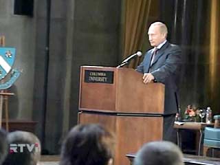 Во второй день визита в США Владимир Путин посетил Колумбийский университет в Нью-Йорке, где полтора часа отвечал на вопросы студентов и профессоров