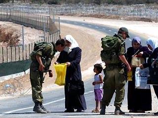 Начиная с утра пятницы израильские власти вновь ввели режим "закрытых территорий" для палестинцев