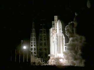 Запуск ракеты-носителя Ariane-5 с европейской автоматической космической станцией SMART-1 к Луне состоялся примерно в 03:15 мск воскресенье с космодрома в Куру во Французской Гвиане