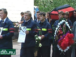 Сегодня начались похороны погибших в результате взрыва на Пушкинской площади в Москве