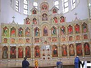 Завершена установка единственного в Москве фарфорового иконостаса в храме Живоначальной Троицы на Каширском шоссе
