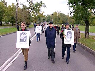 300 человек почтили в Останкине память погибших в ходе октябрьских событий 93 года