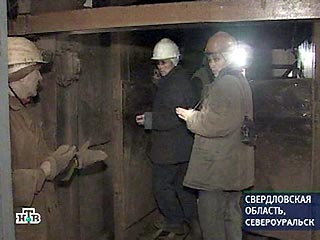 Более 500 работников ОАО "Севуралбокситруда" (СУБР) в Свердловской области продолжают акцию протеста, не поднимаясь на поверхность из трех шахт предприятия пятый день