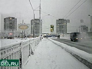Красноярск находится на грани катастрофической ситуации, передает телекомпания НТВ. Город может оказаться в скором времени без тепла - заканчивается мазут