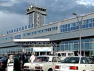 Столичный аэропорт "Домодедово" из-за метеоусловий не принимает самолеты