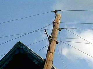 Из-за сильных гроз и ураганного ветра в Центральном регионе России во вторник утром были повреждены линии электропередачи напряжением от 6 кВ до 220 кВ