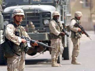Спецназ США блокировал во вторник вечером багдадский район Аль-Каррада, где был накануне замечен свергнутый президент Саддам Хусейн