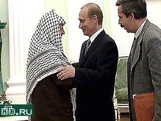 Глава Палестинской национальной администрации Ясир Арафат, прибывший накануне в Москву, сегодня в полдень был принят президентом России Владимиром Путиным