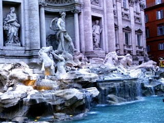 Судья римского апелляционного судья постановил: вылавливать монеты "удачи" из Римского фонтана Треви больше не является преступлением