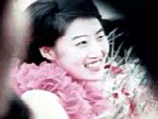 Бывшая танцовщица, получившая черепно-мозговые травмы при аварии своего 'Мерседеса', оказалась неофициальной женой Ким Чен Ира и матерью его наследника