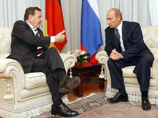 Президент России Владимир Путин и федеральный канцлер Германии Герхард Шредер проводят в четверг в Екатеринбурге межгосударственные консультации, которые стали регулярными и проводятся ежегодно, начиная 1998 г