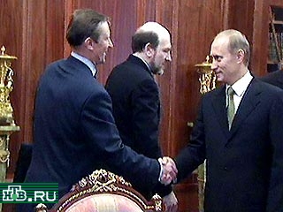 Президент России Владимир Путин накануне вечером провел в Кремле совещание, посвященное различным вопросам социально-экономической ситуации в Чечне