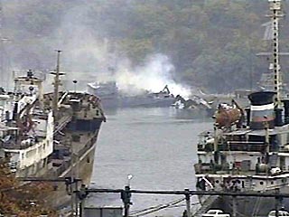 Во Владивостоке в субботу ликвидирован крупный пожар на корабле Тихоокеанского флота. Борьба с огнем велась более девяти часов крупными силами пожарных