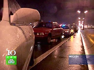 В Москве на московской кольцевой автодороге (МКАД) в районе нулевого километра (поворот на Реутов) возникло массовое ДТП