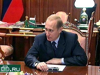 Президент РФ Владимир Путин поздравил журналистов с Днем российской печати