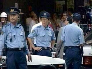 В Японии в воскресенье арестован мужчина, который пытался прорваться к автомобилю премьер-министра Дзюнъитиро Коидзуми