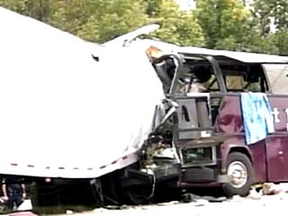 8 баптистов погибли в автокатастрофе в США из-за того, что водитель церковного автобуса заснул