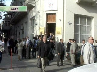 В Азербайджане в 7:00 по московскому времени открылись избирательные участки и началось голосование по выборам президента страны. Оно проходит одновременно на 5150 участках в 124 избирательных округах