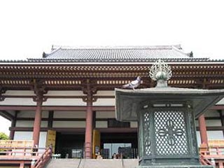Буддийские храмы на острове Сикоку знамениты тем, что связаны с именем монаха Кукая, уроженца острова, жившего здесь в 774-835 годах и основавшего школу Сингон