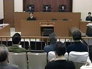 К 14 месяцам тюрьмы приговорен в Японии безработный, попытавшийся протаранить кортеж императора