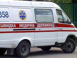 В Донецке троллейбус столкнулся с "маршруткой" и упал в реку: 13 раненых