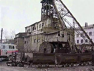 Похороны пяти горняков, погибших при взрыве на шахте "Центральная", состоялись в приморском городе Партизанске в субботу