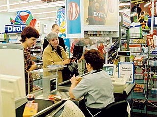 За 9 месяцев текущего года сводный индекс потребительских цен товаров и услуг в Москве составил 108,5%, сообщили "Интерфаксу" в Мосгоркомстате. Продукты питания в сентябре 2003 года по сравнению с декабрем 2002 года подорожали на 6,3%