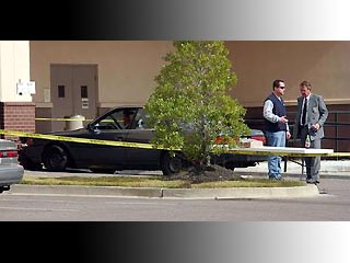 Женщина с тремя детьми в автомашине потеряла управление и врезалась в здание, где выступал Джордж Буш в городе Саусхэвен в штате Миссисипи