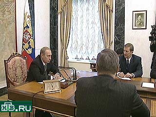 Сегодня президент Владимир Путин провел в Кремле рабочее совещание с членами кабинета министров