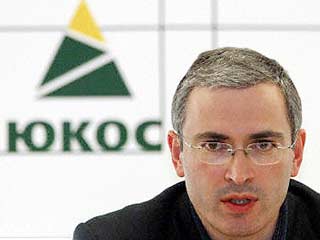 В понедельник вечером Михаил Ходорковский заявил, что уходит из ЮКОСа