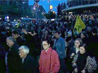 У здания мэрии Тбилиси начался многотысячный митинг сторонников трех основных оппозиционных партийных блоков