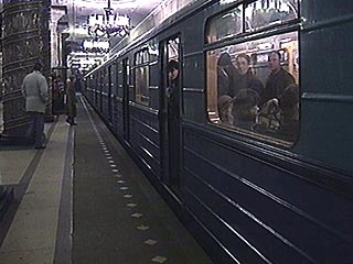 На рельсах питерского метро погиб мужчина