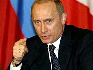 Владимир Путин квитается с тем, что накопилось, пока он возглавлял процесс возрождения российской экономики, поддерживал деликатный баланс по американской войне в Ираке