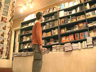 Единственный роман Алонсо Герреро долго лежал на прилавках и складах книжных магазинов Испании, но недавно был распродан всего за два дня